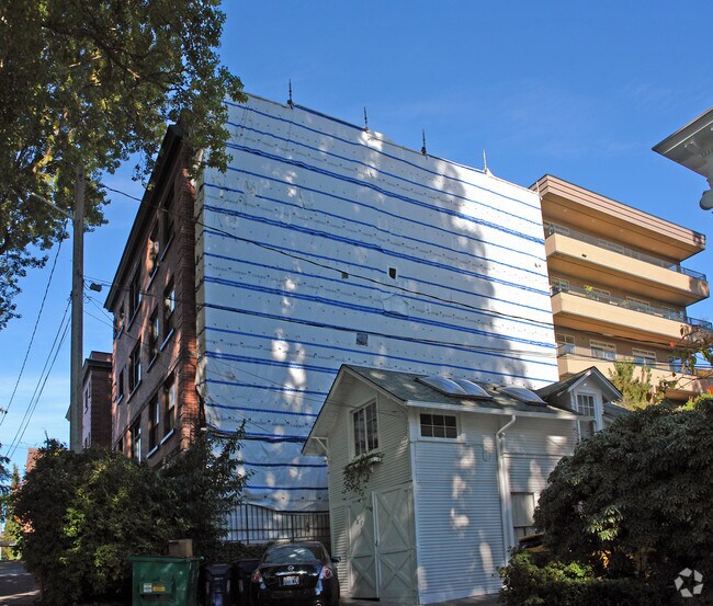 Photo - Highland Court Apartments
