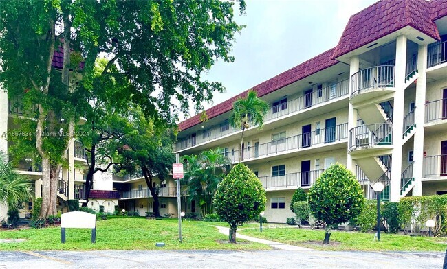 Building Photo - 3360 Spanish Moss Terrace Unit 205 Rental