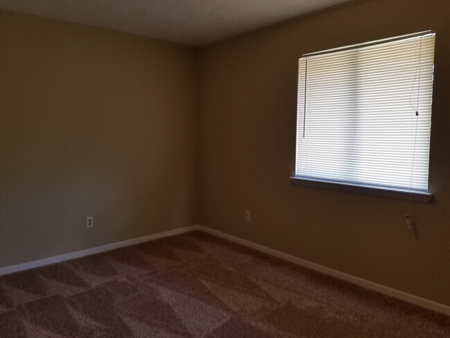 Photo - Charming 2Bed/1.5 Bath End-Unit Townhome Conveniently Located Near Schools, Shopping & Tyndall AFB!