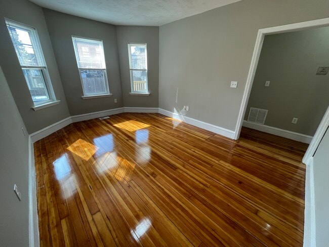 33 Dunlap St Unit 1
