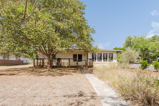 Spacious home in a great location - Spacious home in a great location