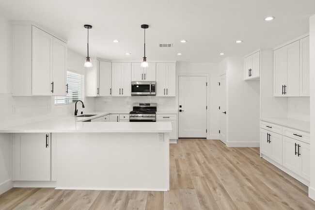 Building Photo - 4832 Downey Ave Unit 4834-01