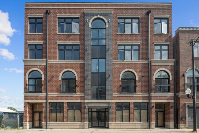 Building Photo - 70 E Pershing Rd Unit 4W