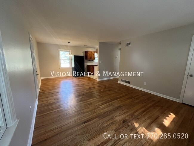 Photo - 1148 Center St SW