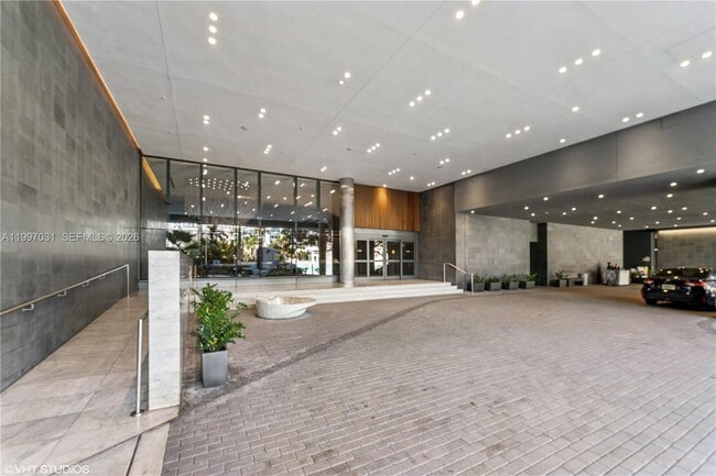 Photo - 88 SW 7th St Unidad 1804