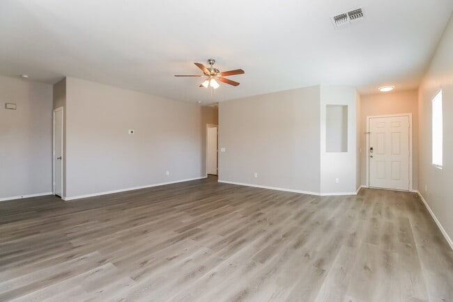 Photo - 1715 E Renegade Trail