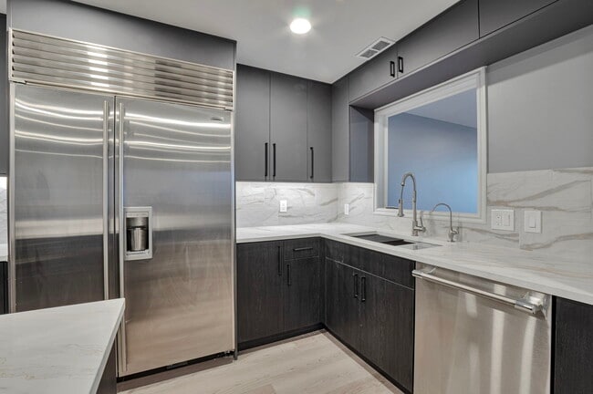 Photo - 138 W Broadway