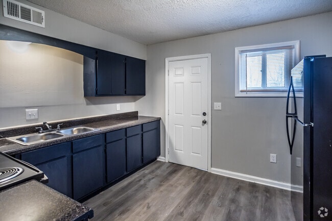 2 BR, 1.5 BA - 863SF