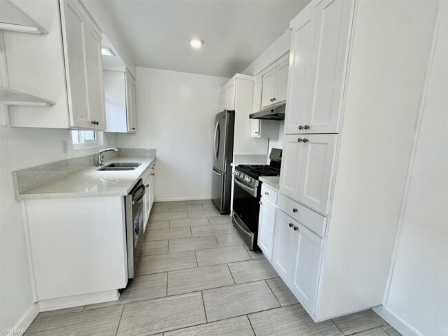 2 br, 2 bath Triplex - 906 Harkness Lane C - 2 br, 2 bath Triplex - 906 Harkness Lane C Condo