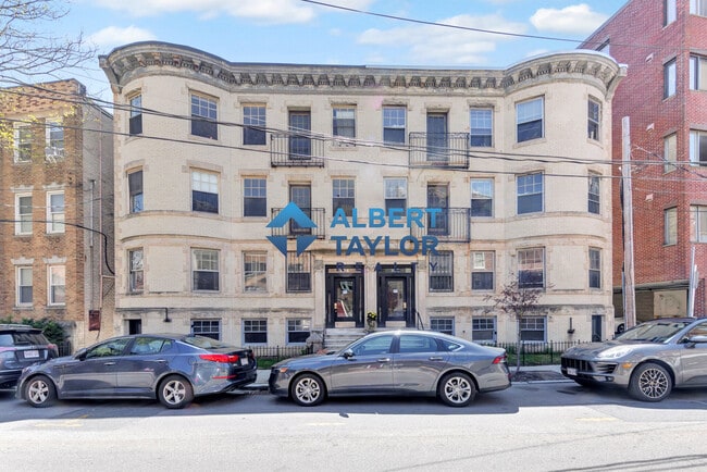 Building Photo - 104 Strathmore Rd Unit 104-2