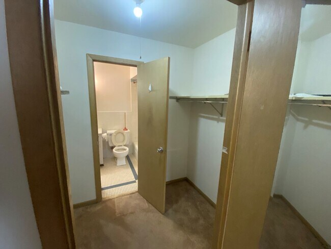 West Lake Cove Apartments