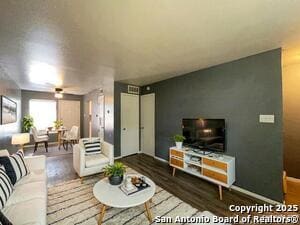Building Photo - 2802 Lasses Blvd Unit 15