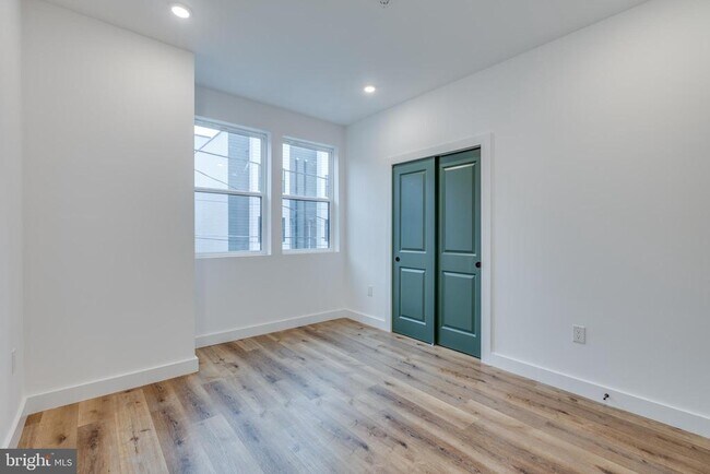 Photo - 2360 N 6th St