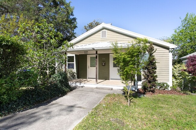 Building Photo - Beautiful and Spacious 5 Bedroom + 3 Bath Home w/ Office close to Downtown!