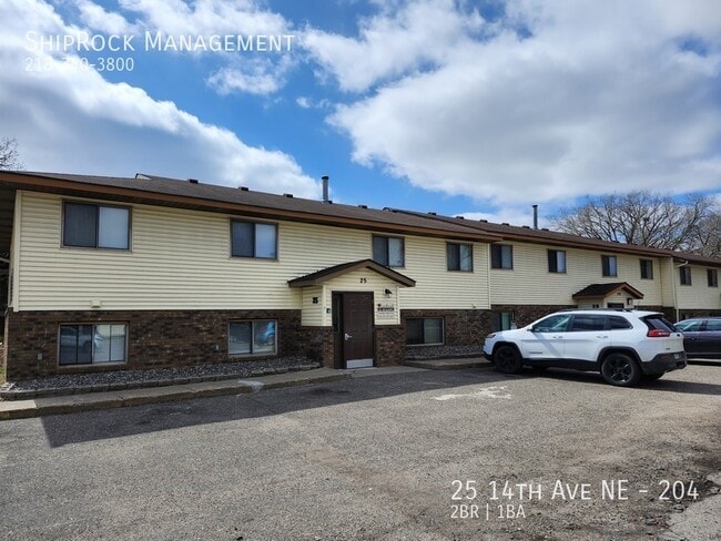Building Photo - 25 14th Ave NE Unit 204