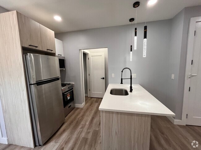 Building Photo - 67 Lincoln St Unit 2L Rental