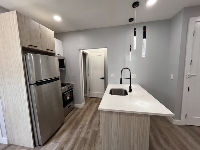 Building Photo - 67 Lincoln St Unit 2L Rental