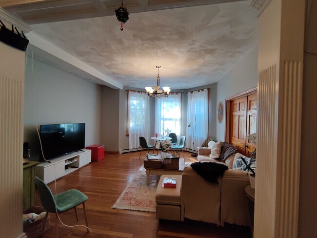 Photo - Desirable Brookline Location, Heat, Hot Wa...