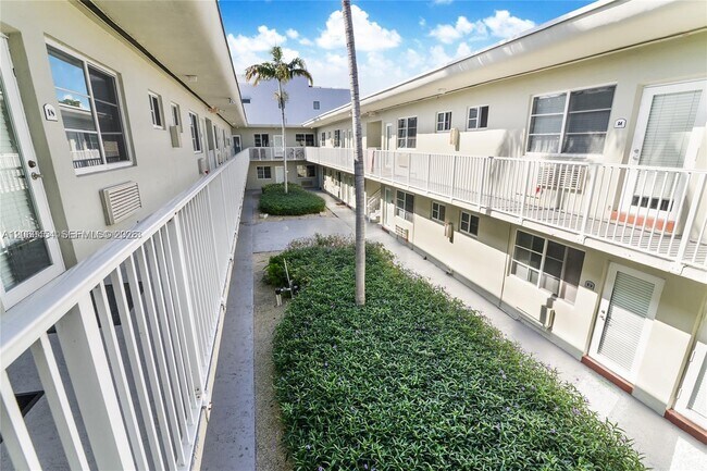 Photo - 6930 Rue Versailles Dr Unidad 18