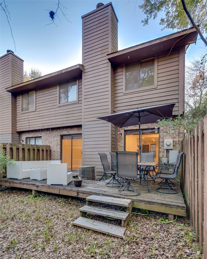 Photo - 22 E Willowood Ct