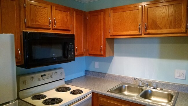 Photo - $940/Bedroom | 2BR/1BA Condo Near UTK | Pa... Unit FPA302 BR1 (HOLD)