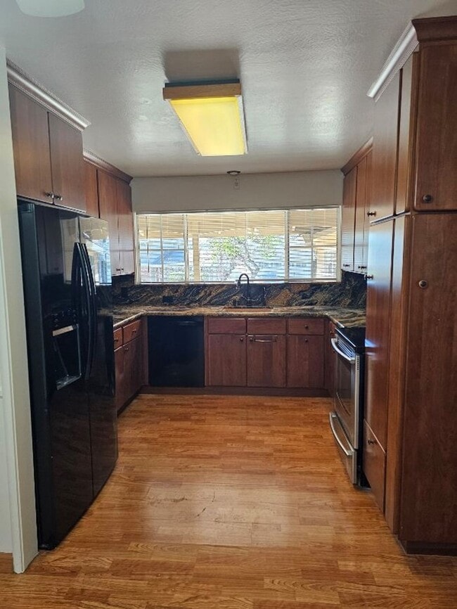 Photo - 543 Cuesta Dr