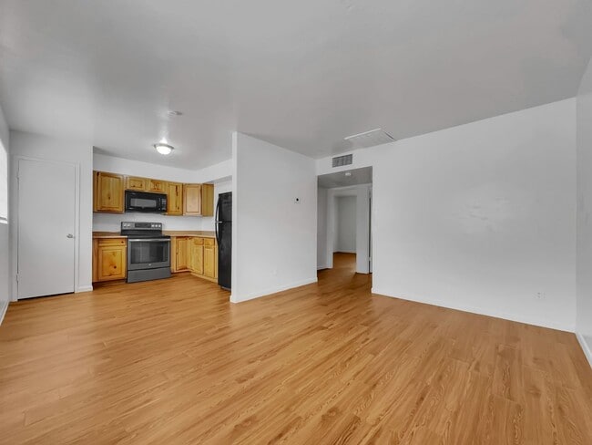 Building Photo - Central Phoenix 2/1 Ground Floor Super Clean. Unit 2