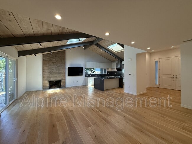 Photo - 1163 W Iowa Ave