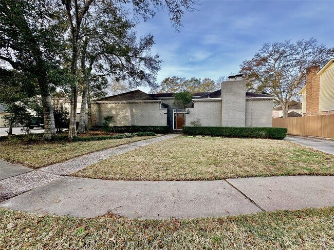 Photo - 1027 Cragmore Dr House