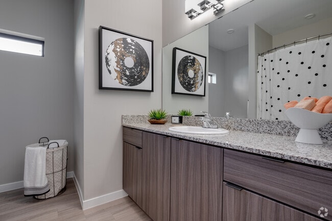 1BR, 1BA- 735 SF