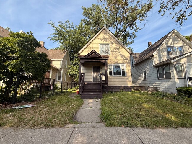 Photo - 8849 S Wallace St