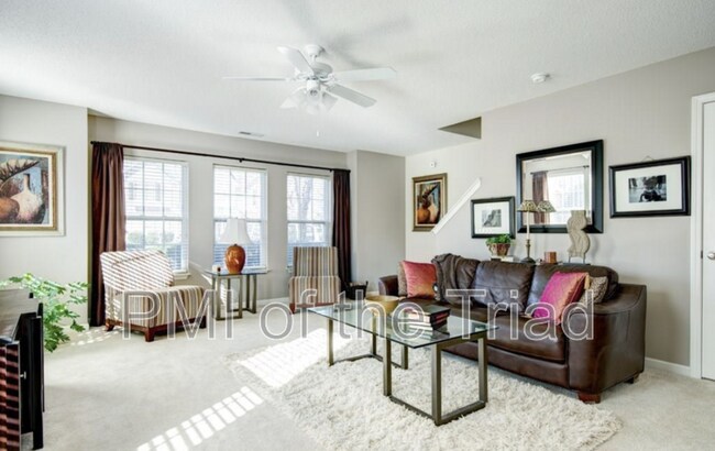 Photo - 116 Breezeway Ln