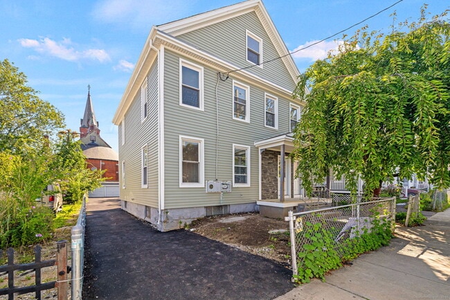 Photo - 530 Jane St Unit 2