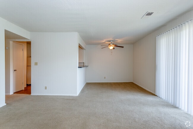 1BR, 1BA - 790 SF