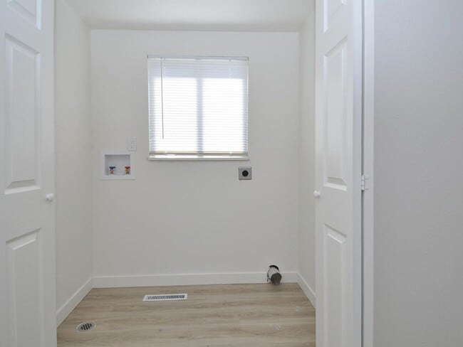 Photo - 3 Bedroom House with 2 Car Garage/Workshop