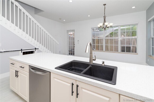 Photo - 14711 SW 5th St