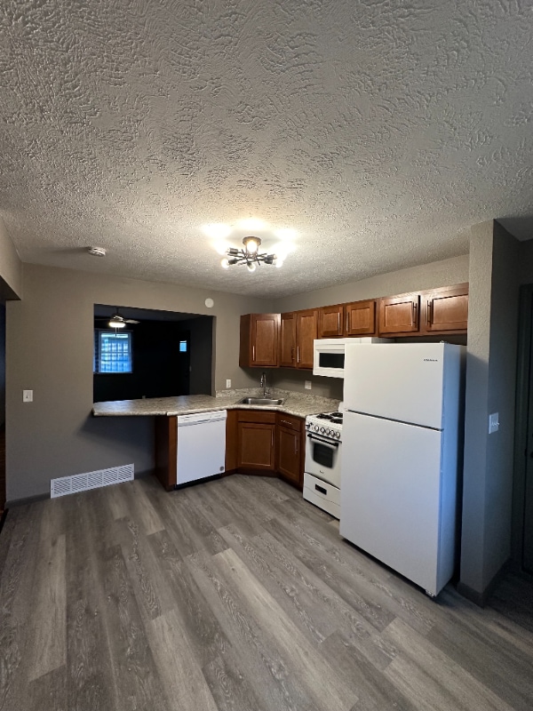 Building Photo - 673 S 3rd St Rental