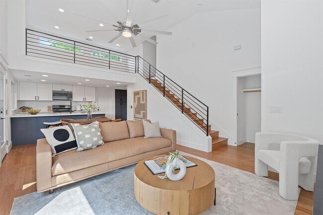 Photo - 402 W 55th St