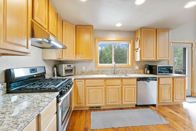 Photo - 14583 Sylvan Dr