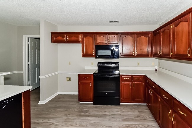 Photo - 7253 Leeward Cove