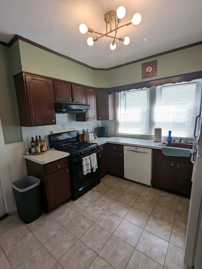 Photo - 37 Pearl St Unit 1st floor apt near Tufts