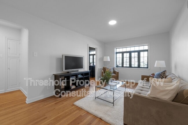 Photo - 451 E Town St