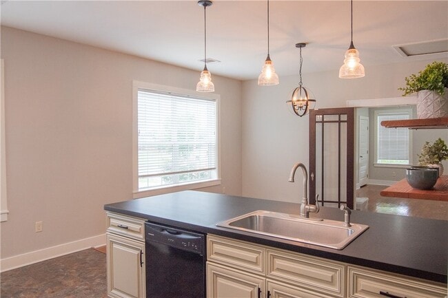 Photo - 509 E 24th St Unit B