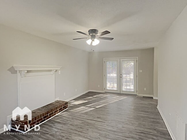 Photo - 915 Horton Rd