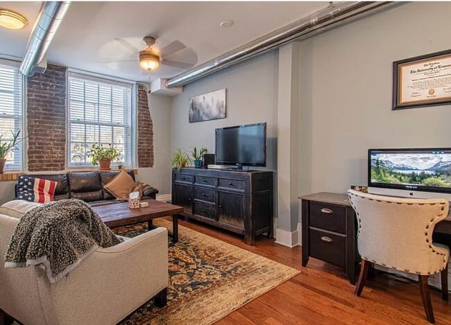 Photo - Knoxville 37917 - 1 bedroom 1 bath condo - call Howard Grower 865-705-0969