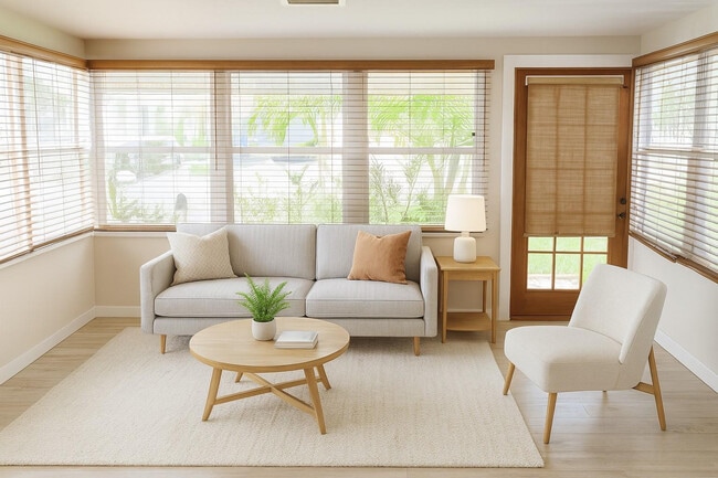 Building Photo - 904 SE 13th St