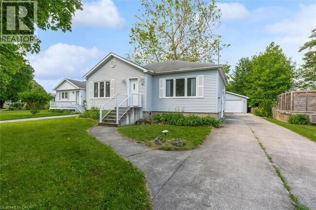 Photo - 18 Bonavem Dr