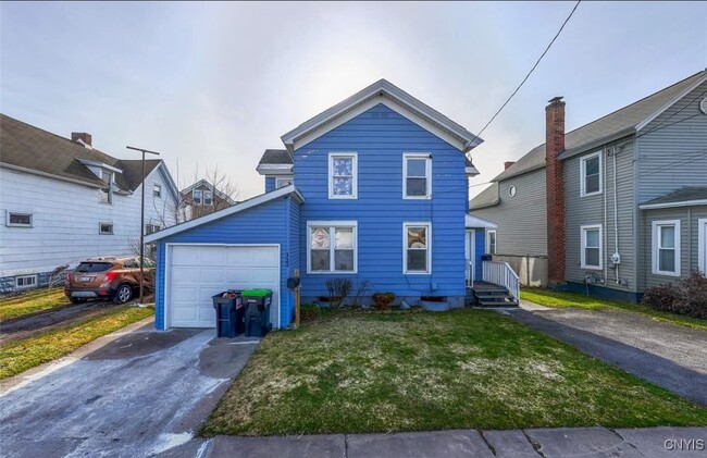 Building Photo - 120 S Bellinger St Rental