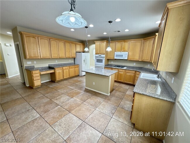 Photo - 2768 Craigmillar St