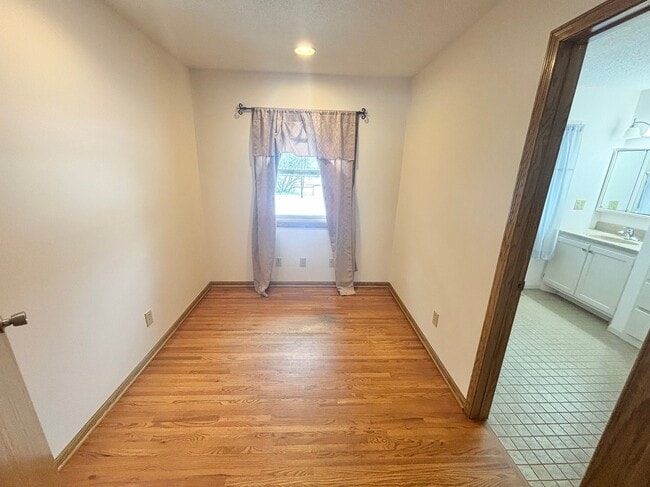 Photo - 10450 Washington Blvd NE